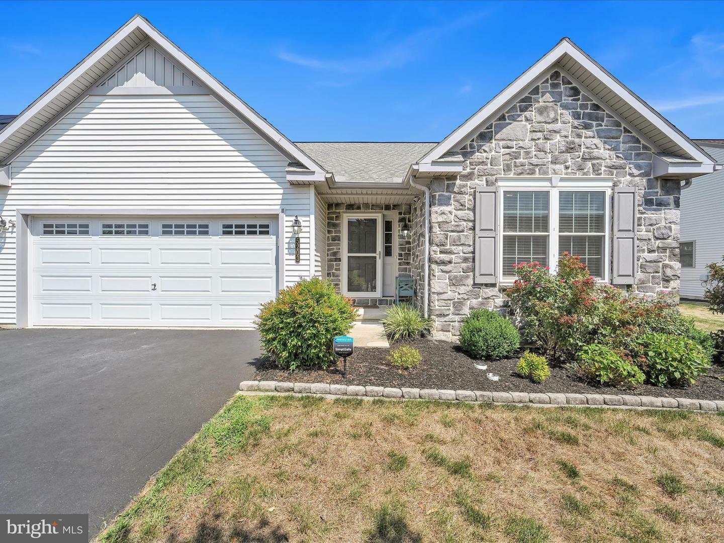 Property Photo:  5203 Summerfield Drive  PA 17552 