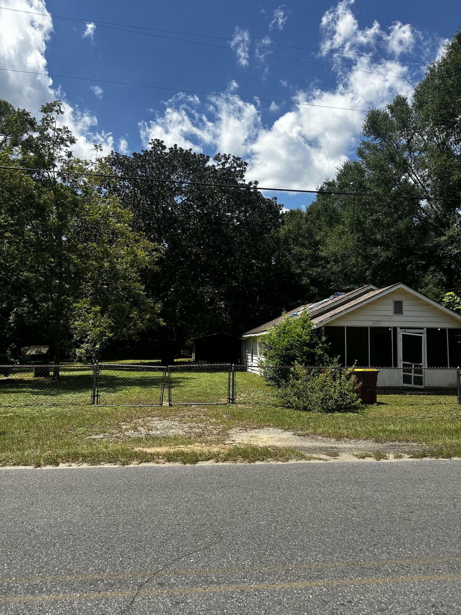Property Photo: 1018 S Wilson Street FL 32536