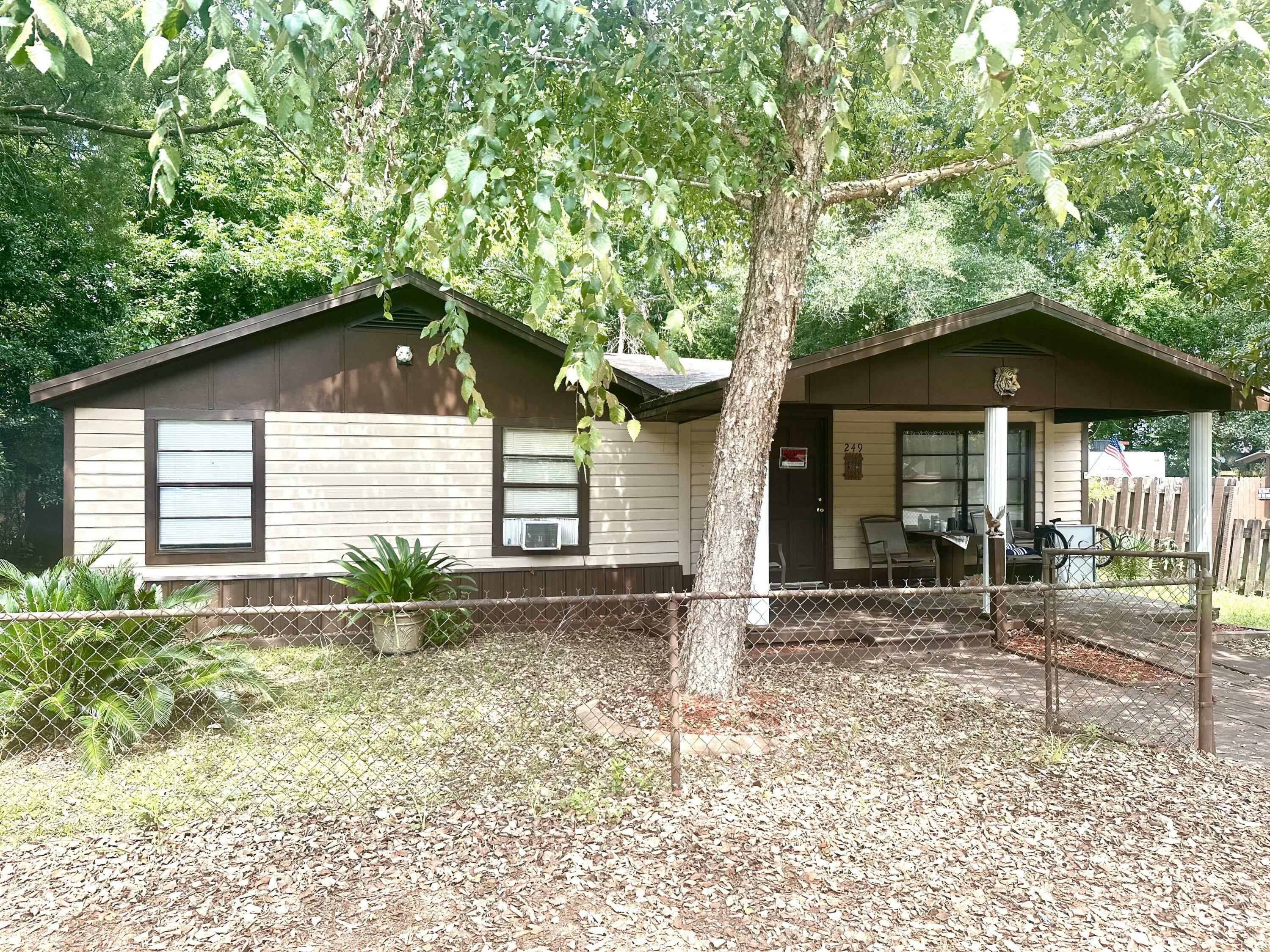 Property Photo:  249 Cross Drive  FL 32536 