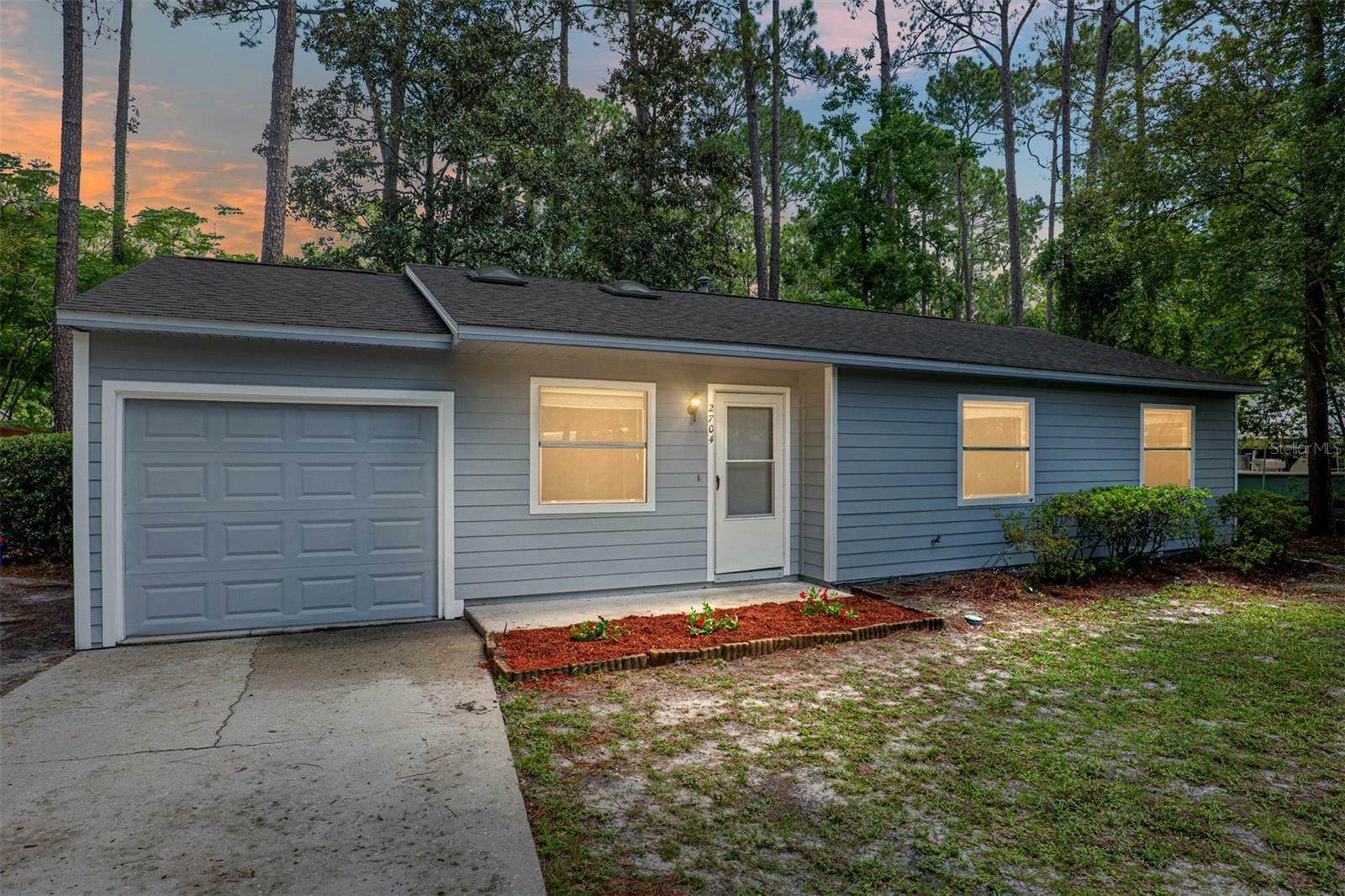 Property Photo: 2704 NW 46th Place FL 32605