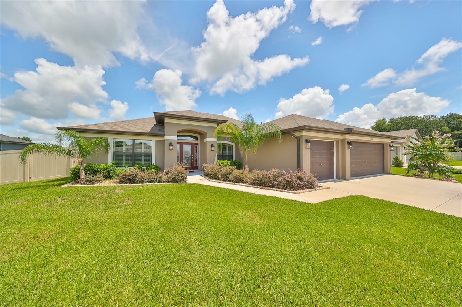 Property Photo:  13216 Summerfield Way  FL 33525 