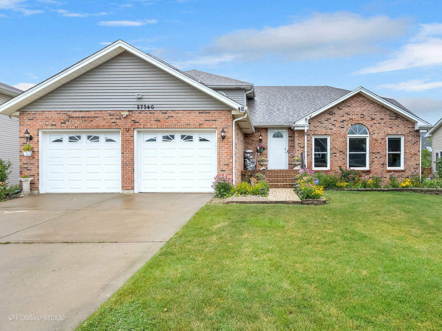 Property Photo:  27W340 Victoria Lane  IL 60190 