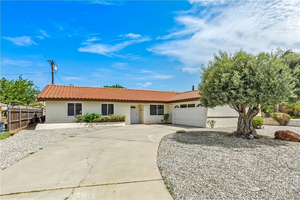 Property Photo:  640 Vista Del Monte  CA 92543 