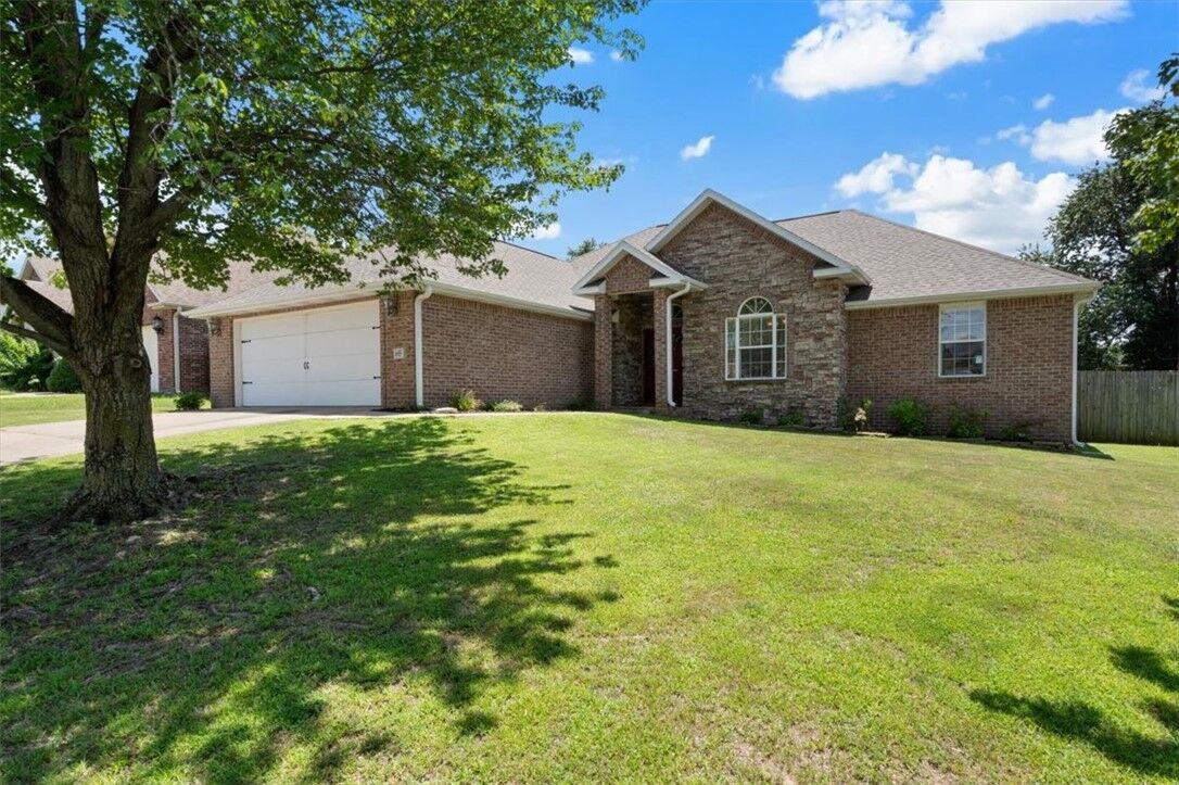 Property Photo: 605 Grand Court AR 72761