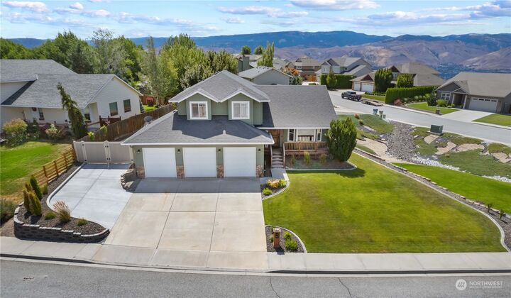 Property Photo:  2601 Aviation Drive  WA 98802