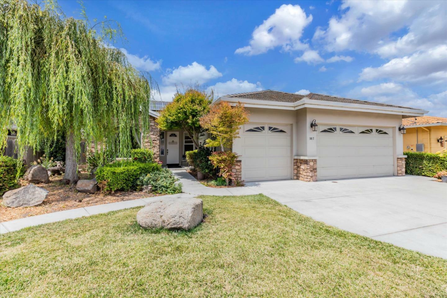 Property Photo:  1017 Greenwood Place  CA 93901 