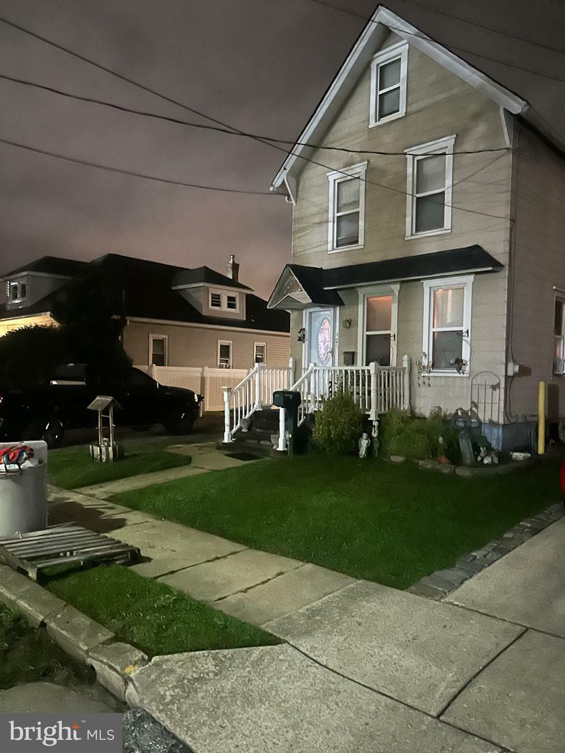 Property Photo:  425 Glover Street  NJ 08096 