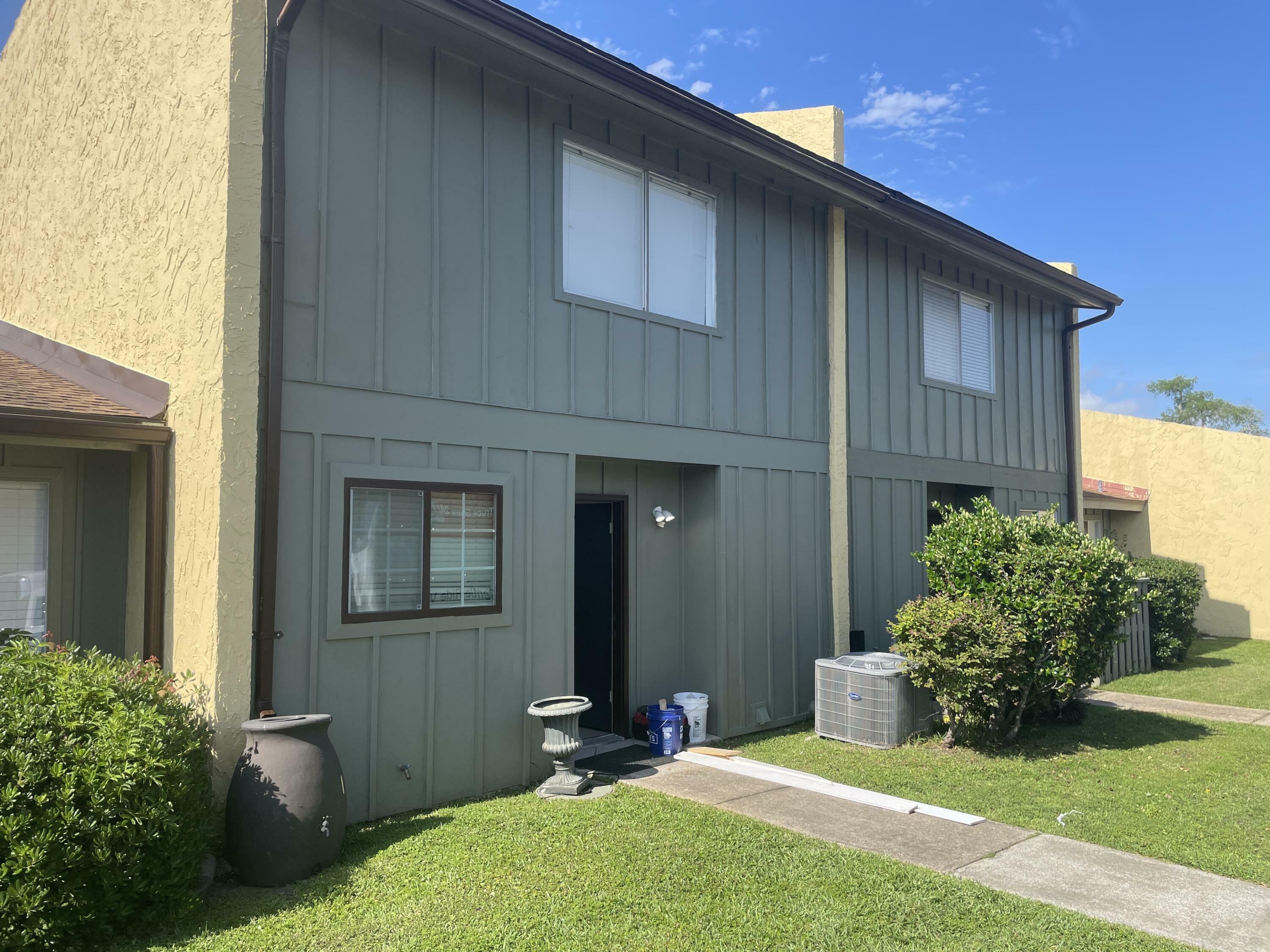 Property Photo:  1025 W 19th Street 1B  FL 32405 