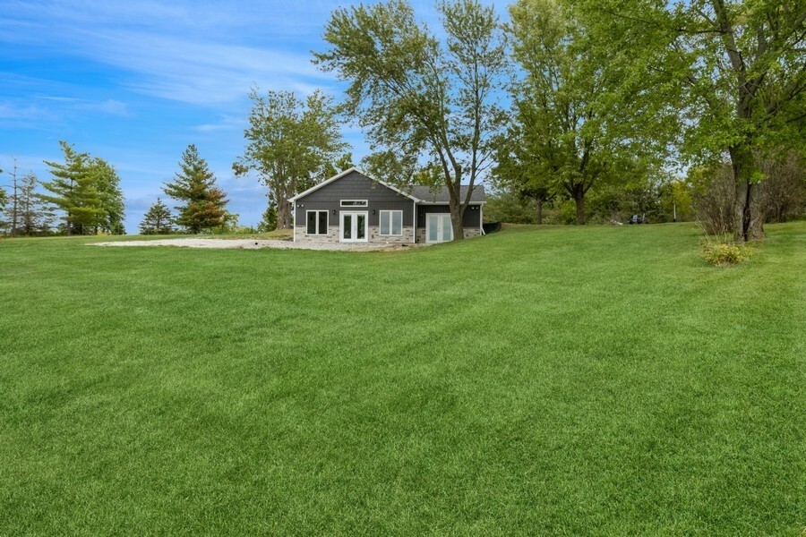 Property Photo:  21225 County Road R45 Highway  IA 50210 