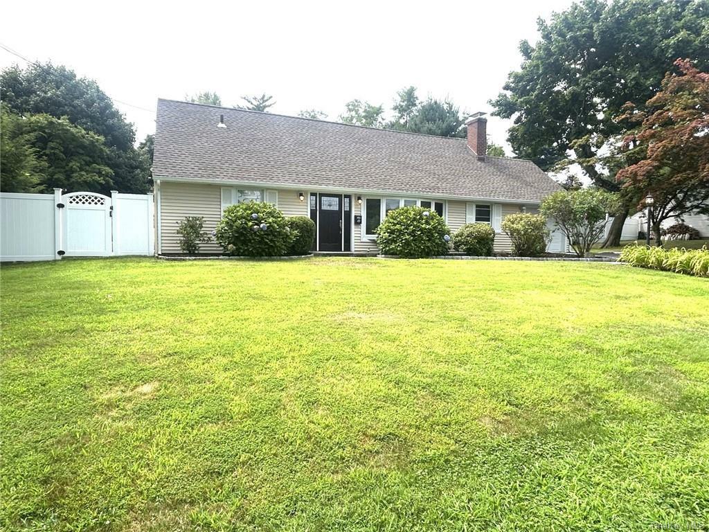 Property Photo:  49 S Manor Drive  NY 10603 