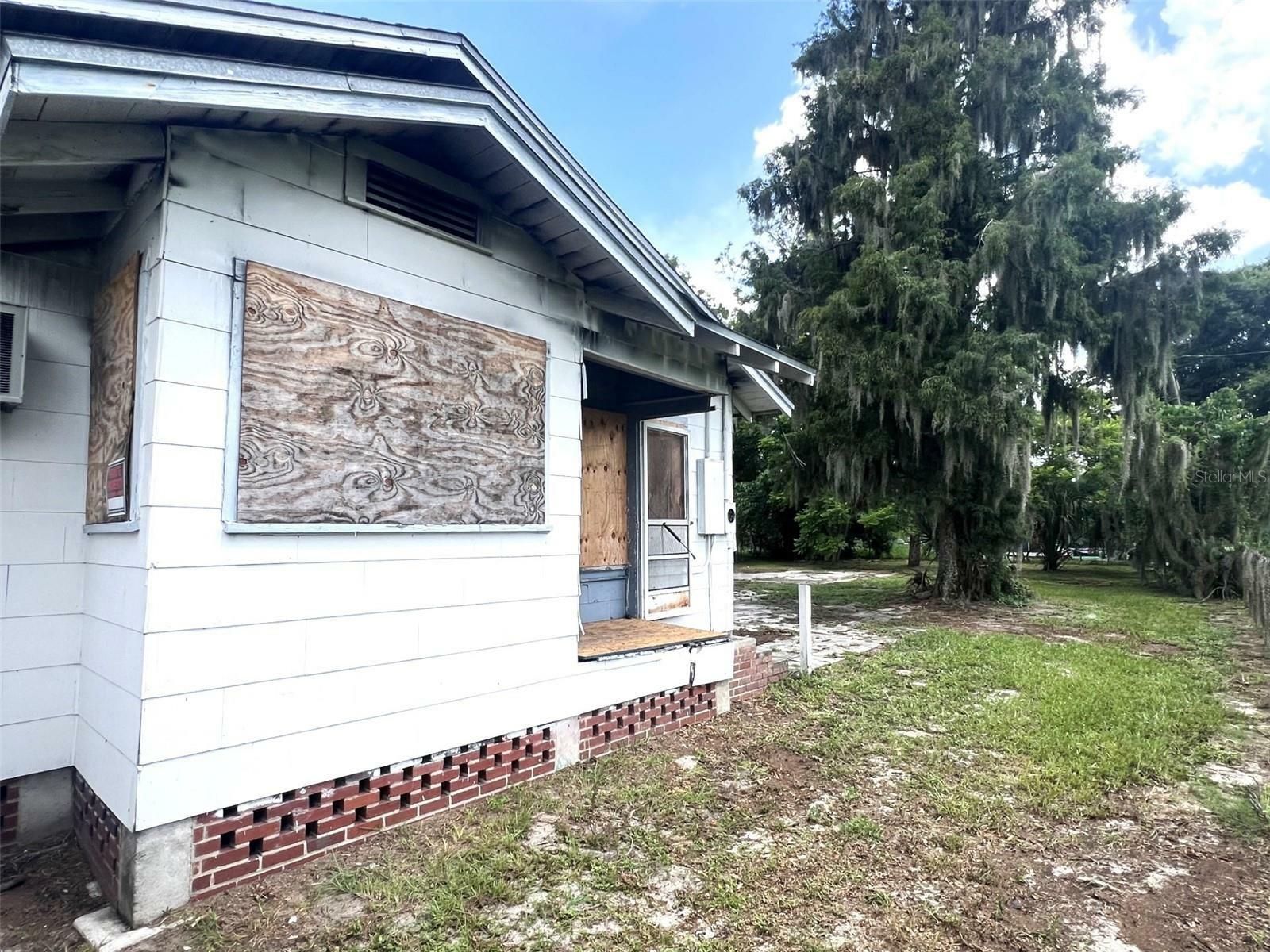 Property Photo:  1420 W 10th Street  FL 33805 