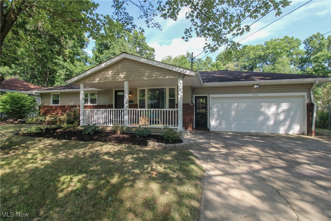 Property Photo:  1721 Lancaster Drive  OH 44511 