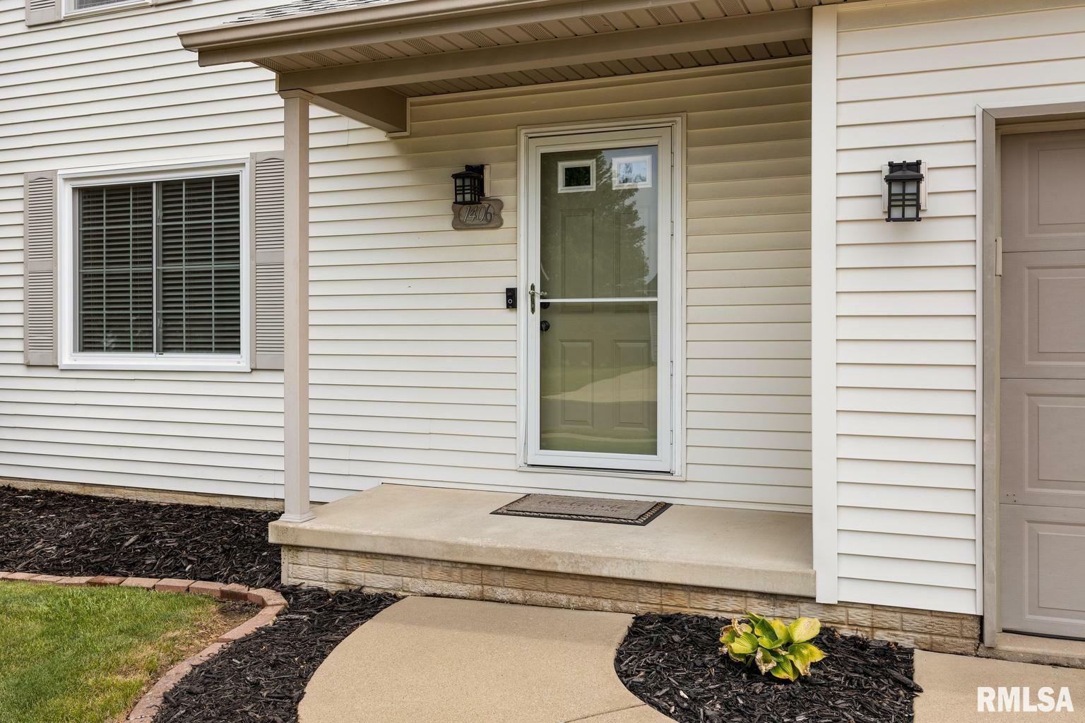 Property Photo:  1406 White Horse Trail  IL 61548 