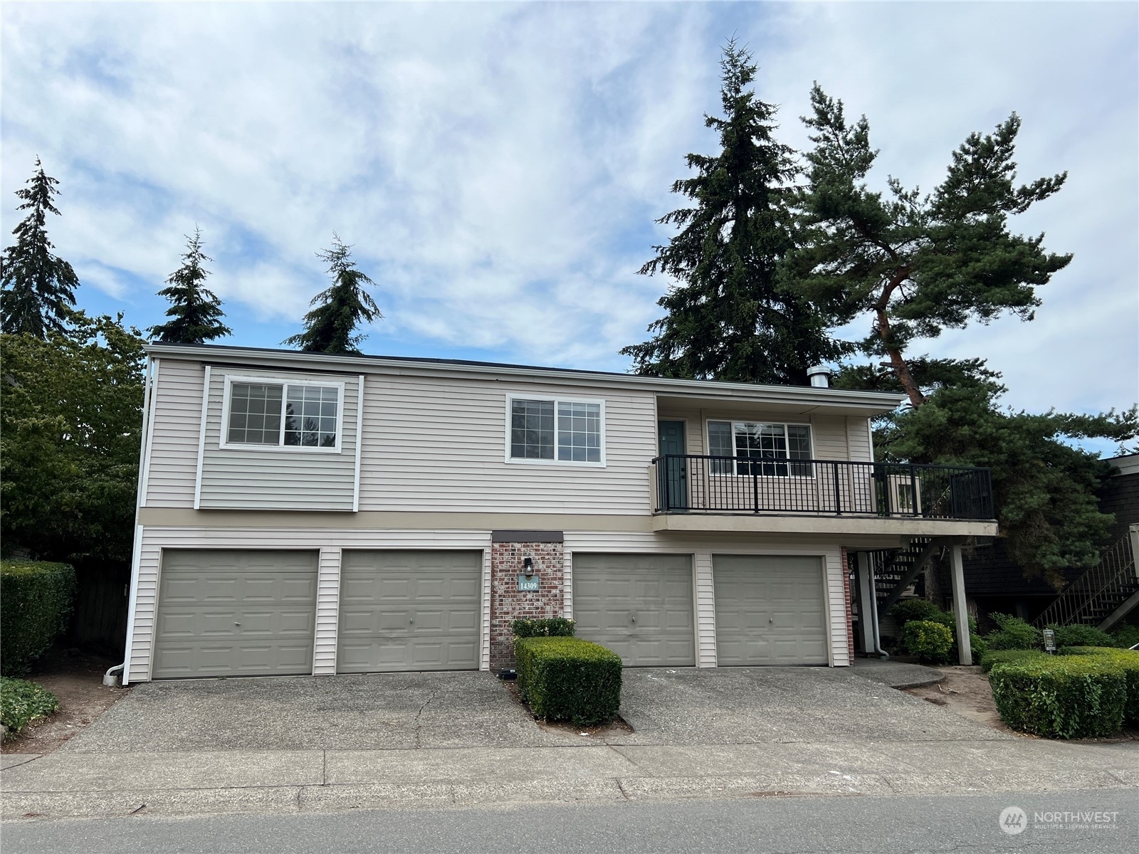 Property Photo:  14309 NE 7th Place 2  WA 98007 