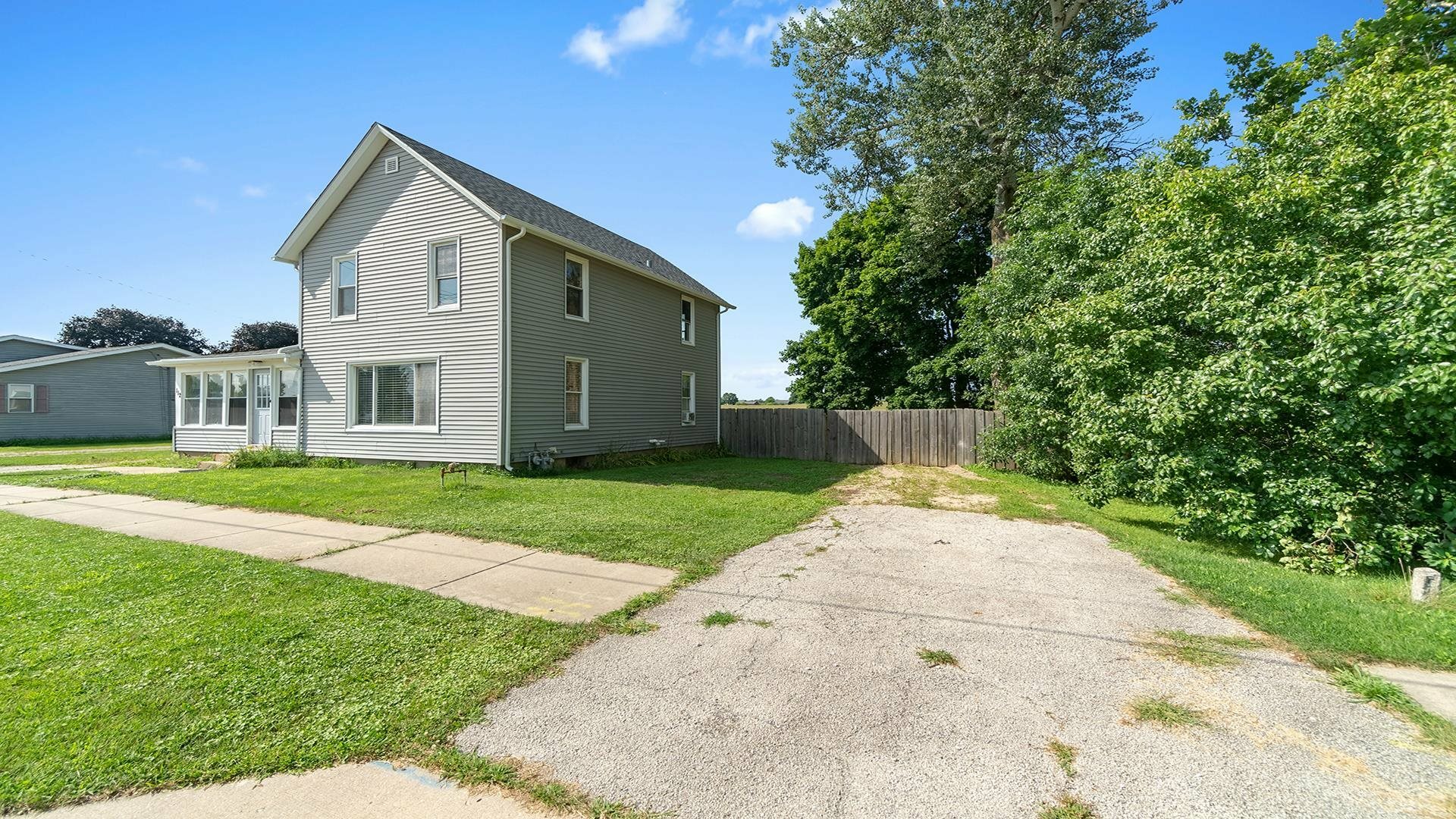 Property Photo:  112 E Grove Street  IL 61065 