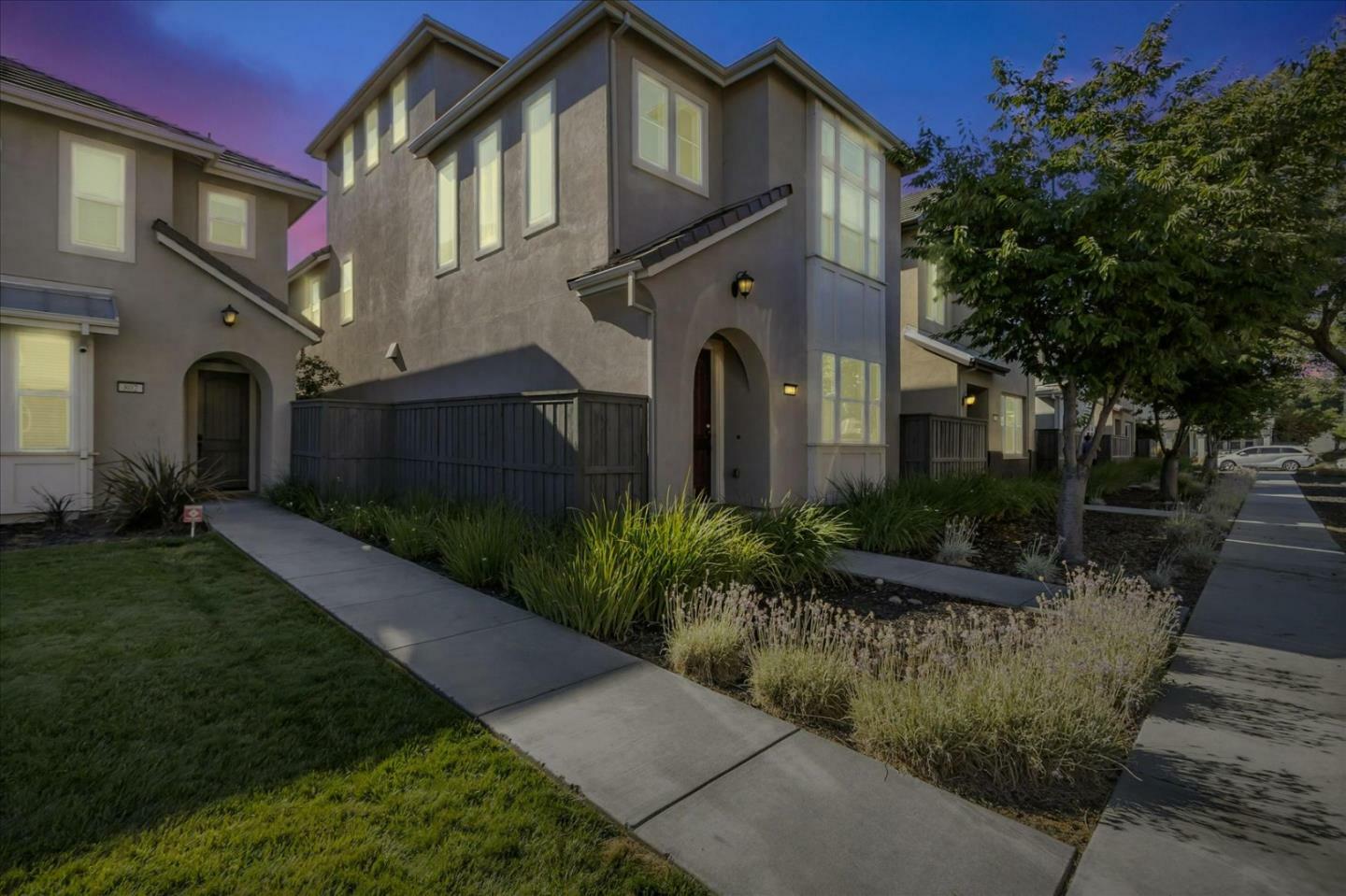 Property Photo:  810 Blue Opal Drive  CA 95123 