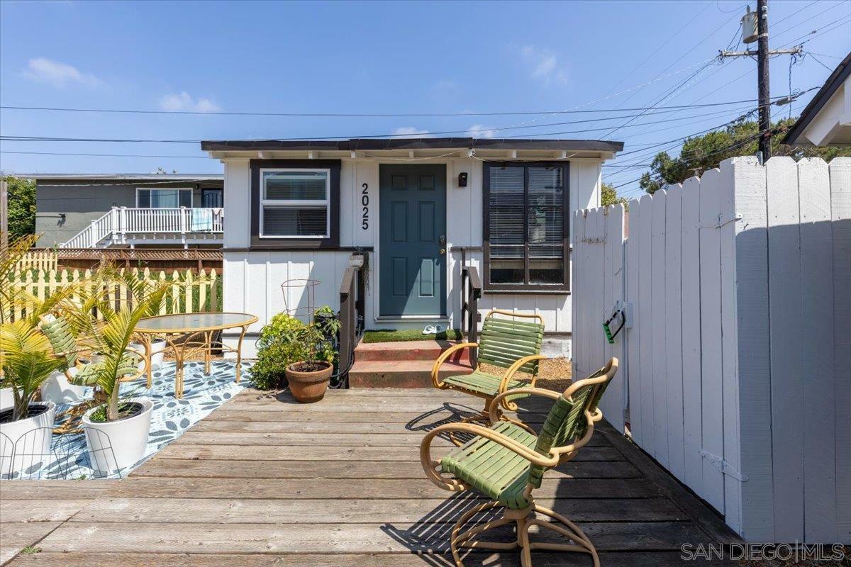 Property Photo:  2025 Bacon St  CA 92107 