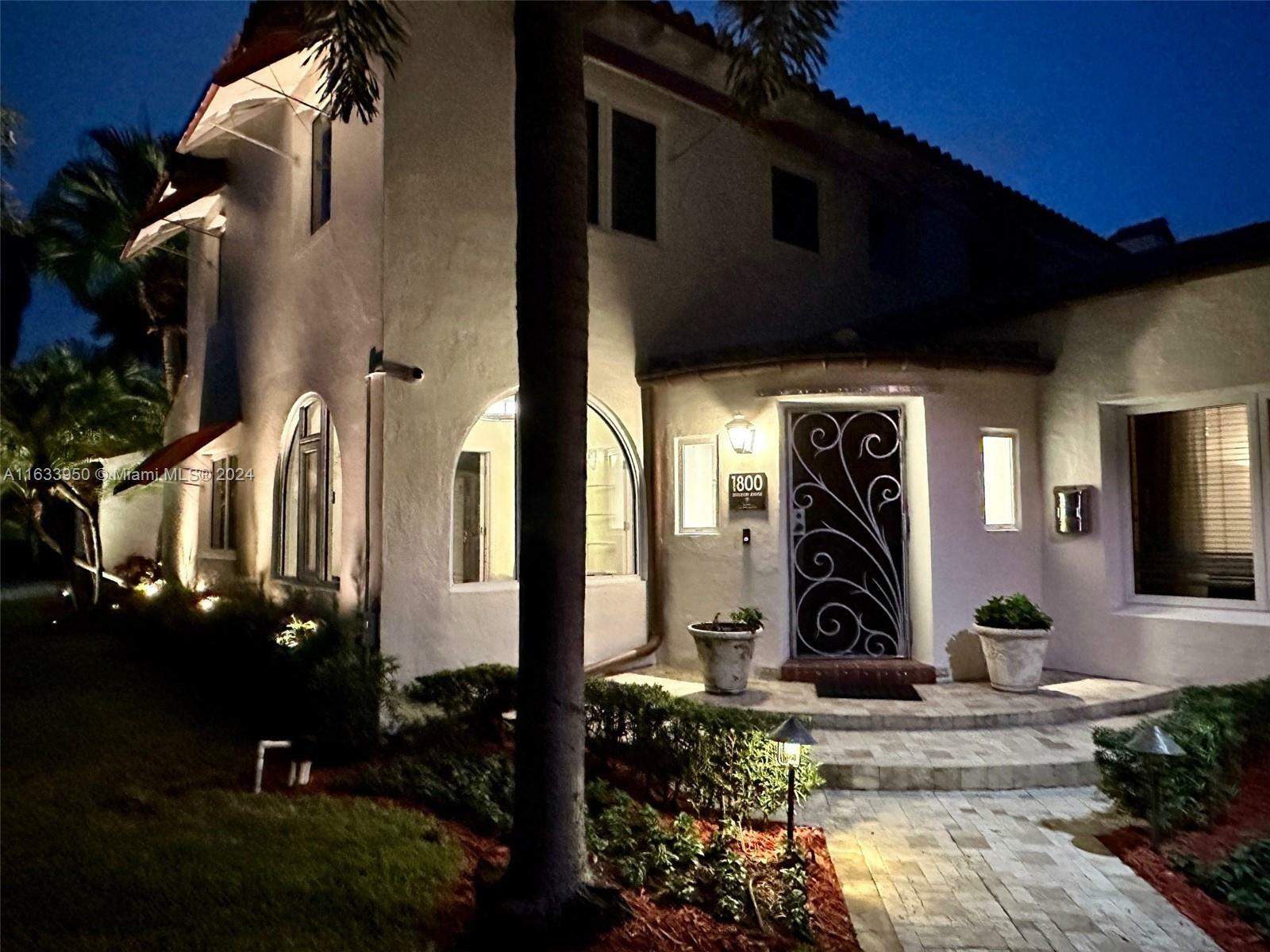 Property Photo:  1800 Jefferson Ave  FL 33139 