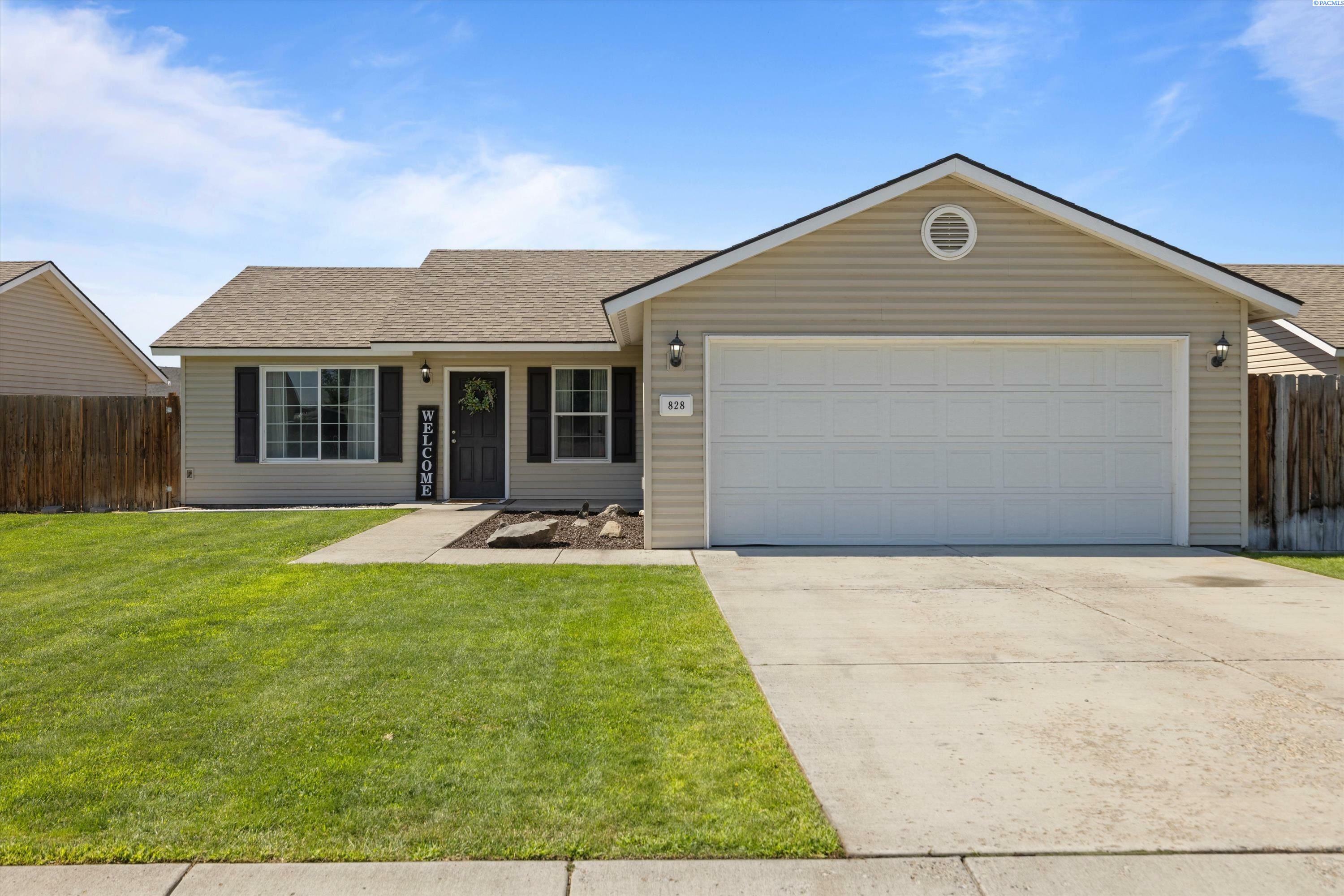 Property Photo: 828 Madrona Ave WA 99301