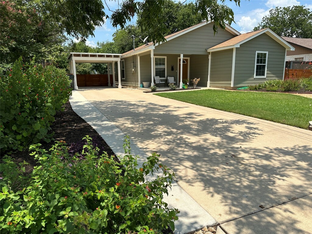 Property Photo:  1608 S Walnut Street  TX 78626 