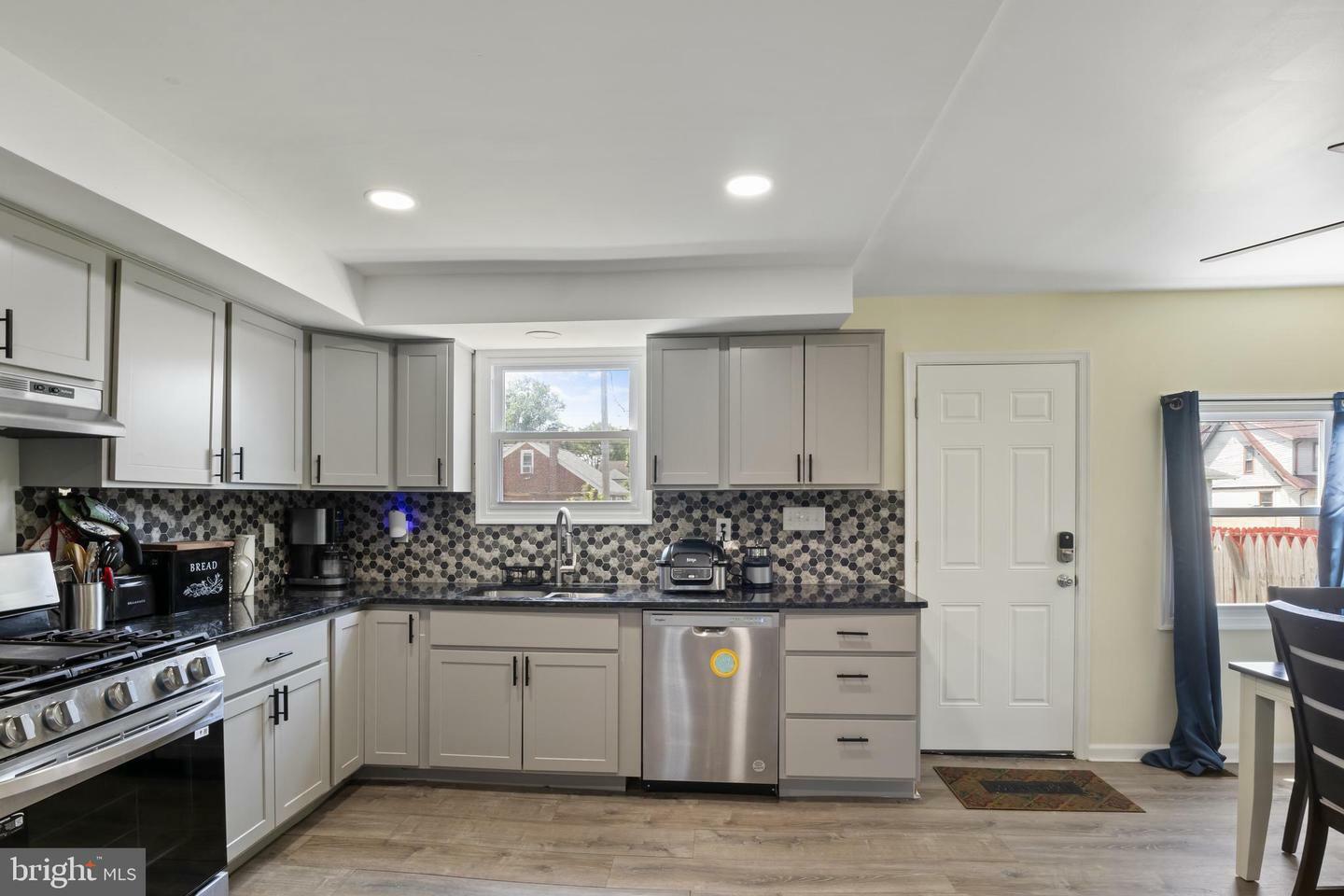 Property Photo: 13 2nd Avenue DE 19703