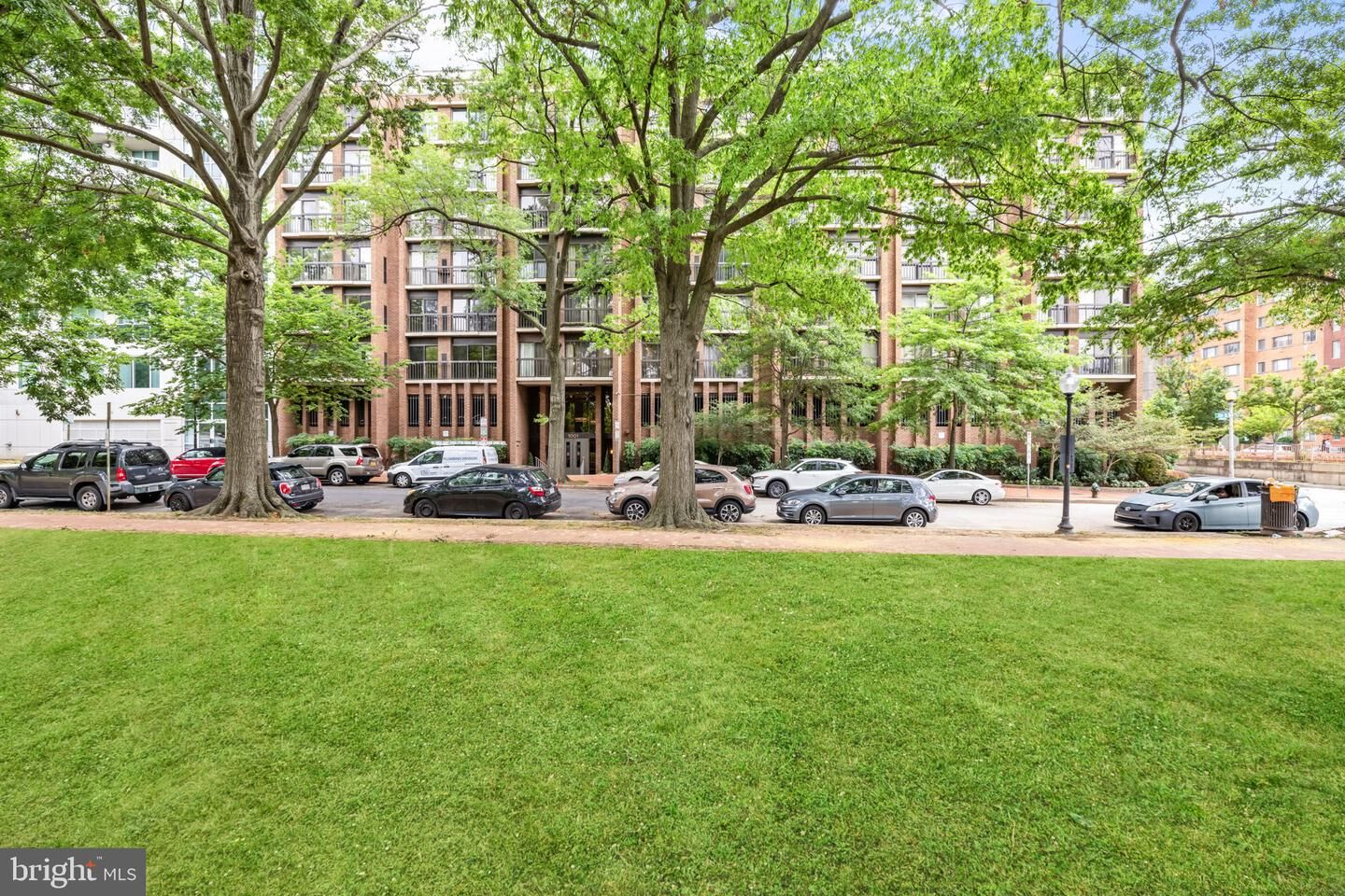 Property Photo:  1001 26th Street NW 505  DC 20037 