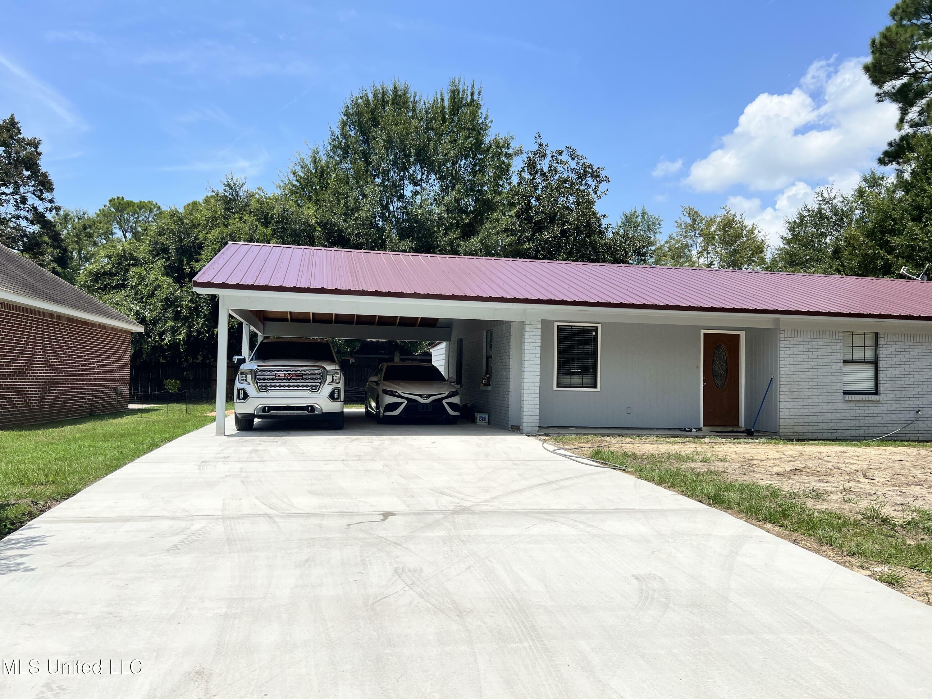 Property Photo:  2613 N 11th Street  MS 39564 