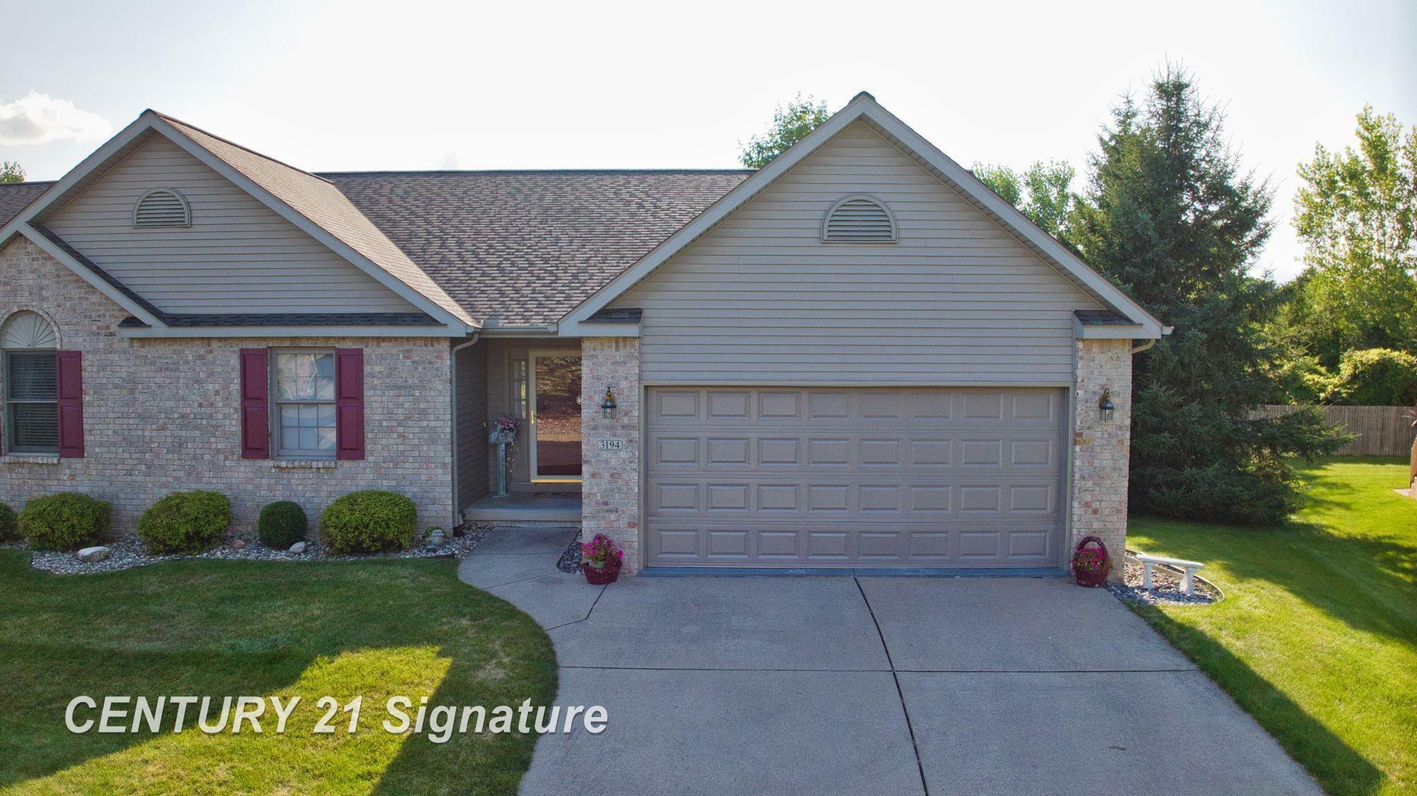 Property Photo:  3194 Amsterdam Drive  MI 48420 