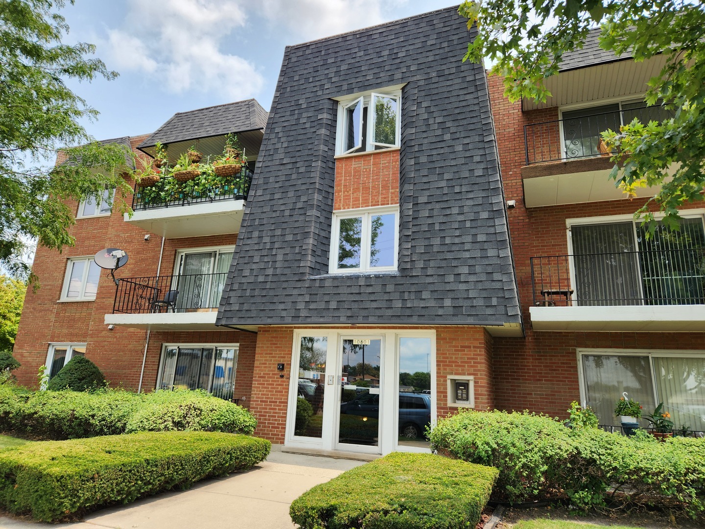 Property Photo: 10801 Keating Avenue 1nw IL 60453