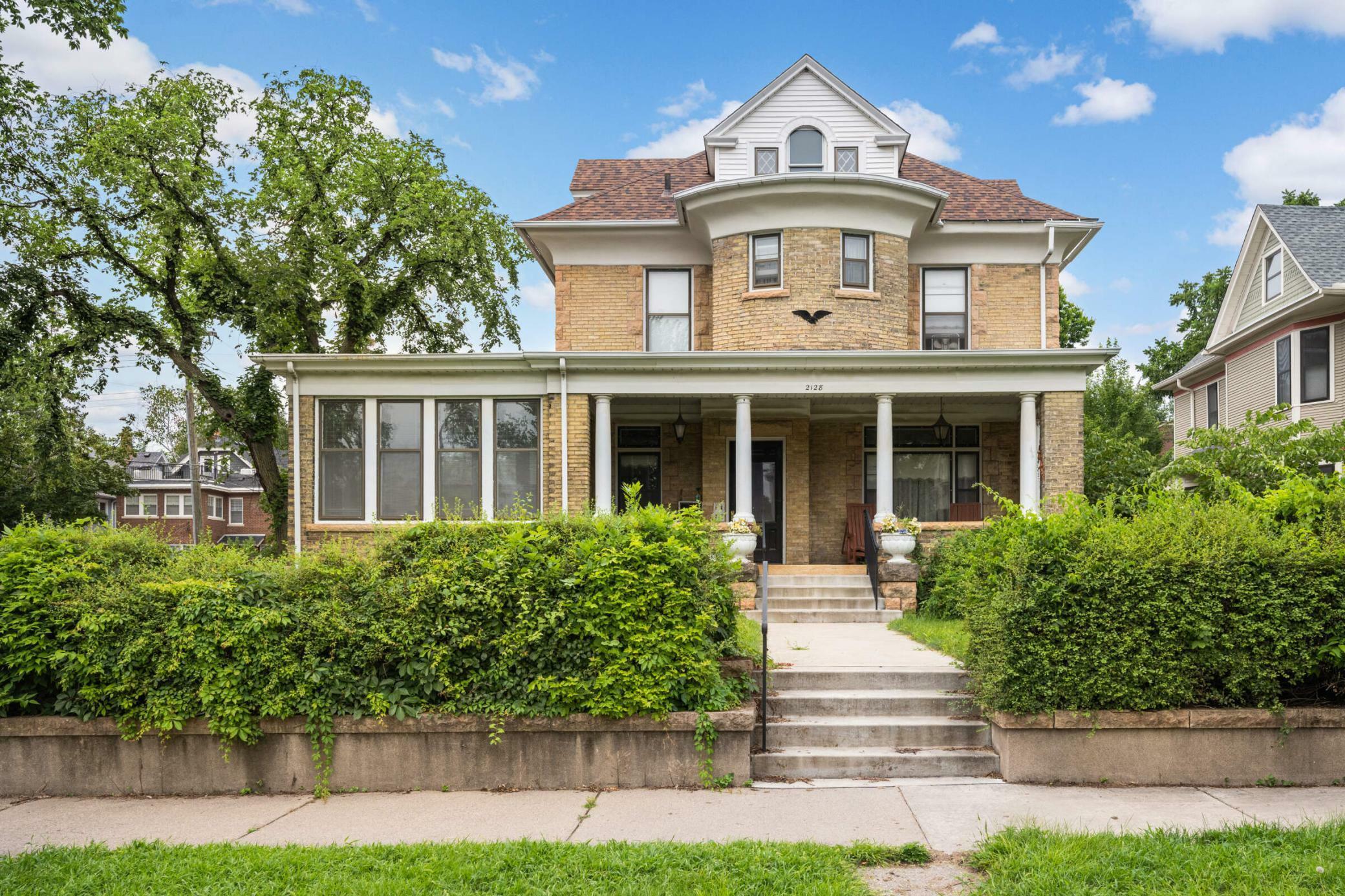 Property Photo:  2128 Girard Avenue S  MN 55405 