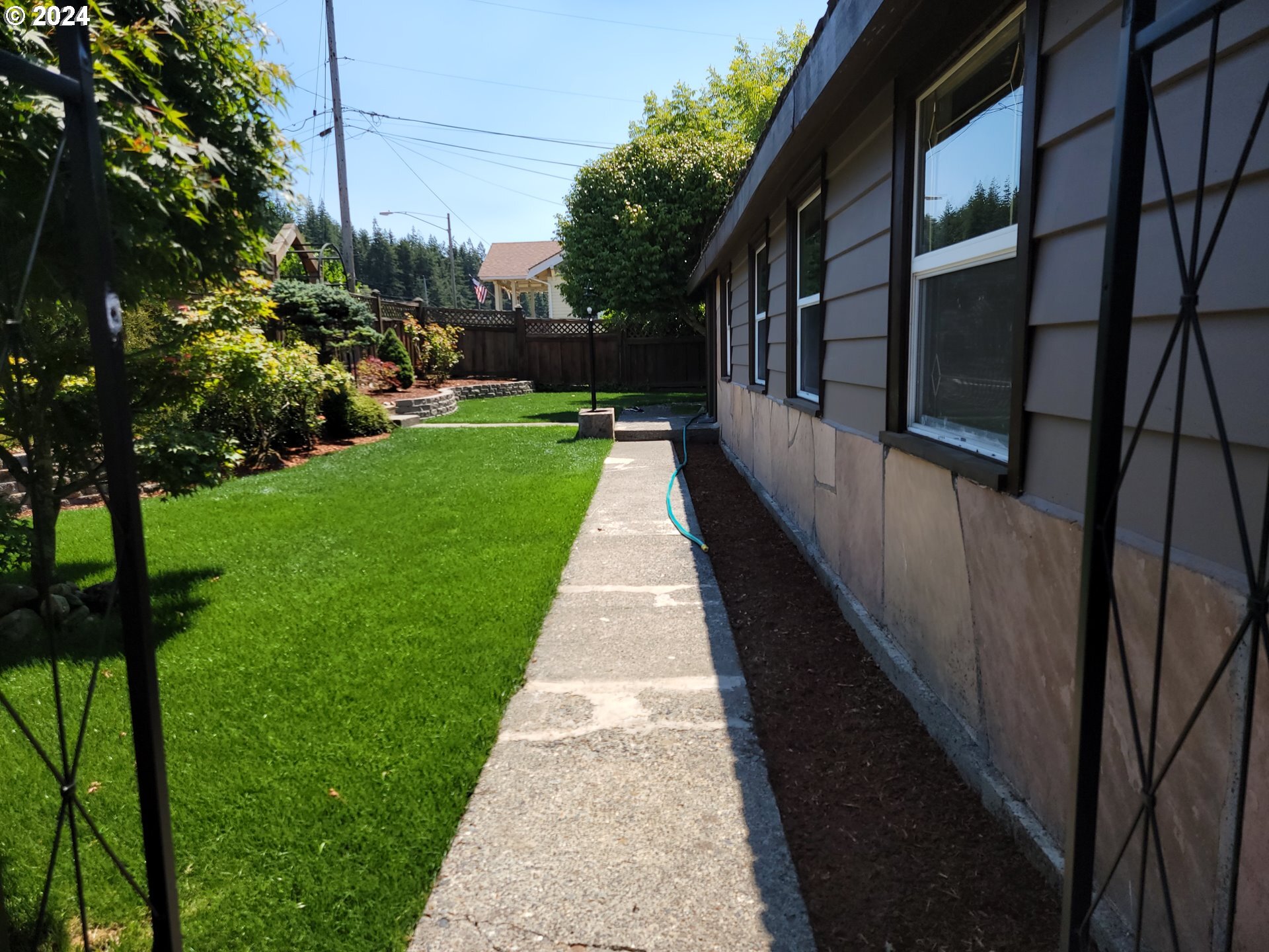 Property Photo: 1930 Roseburg Rd OR 97458