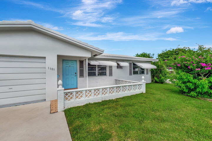 Property Photo: 1101 SW 17th Street FL 33426