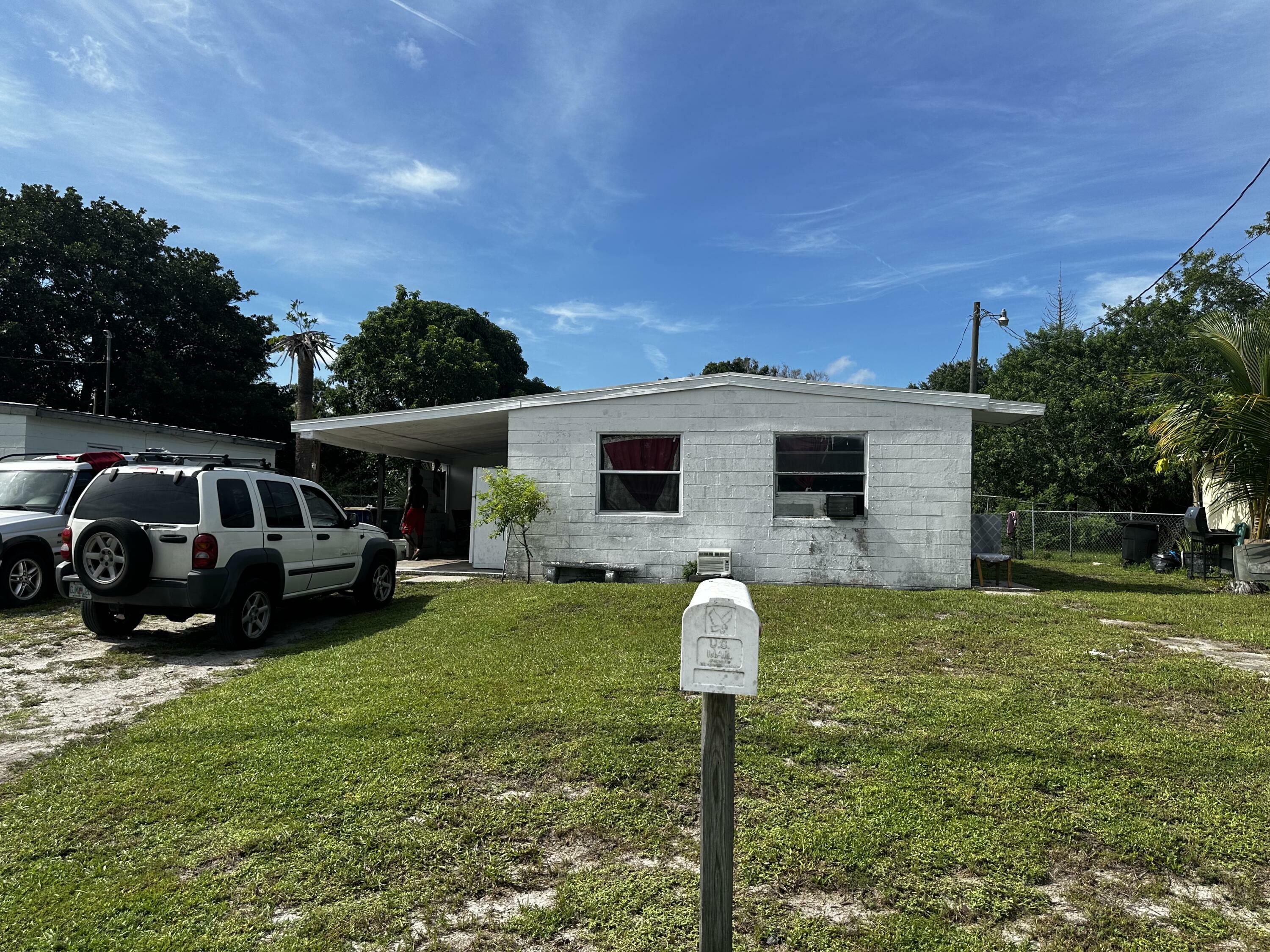 Property Photo:  2906 Carver Street  FL 34947 