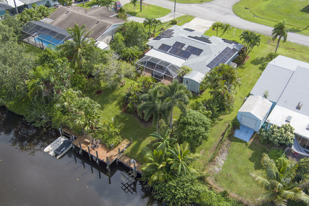 Property Photo:  714 SE Degan Drive  FL 34983 