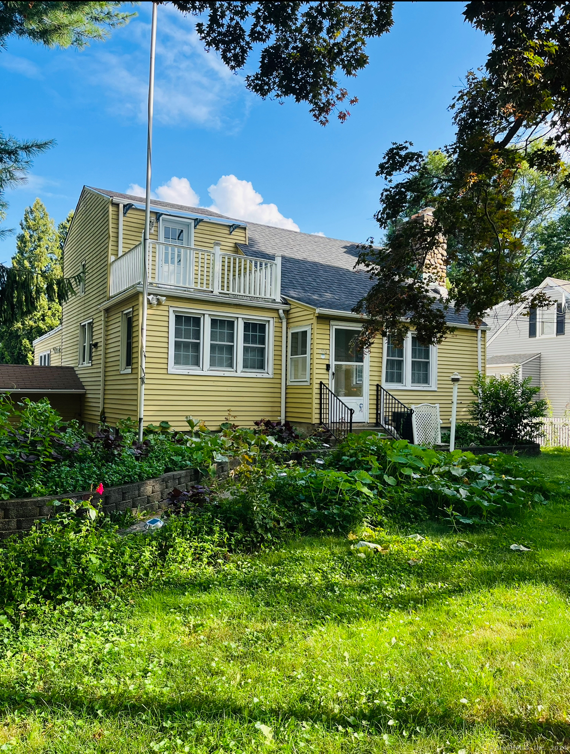 Property Photo:  396 Edison Road  CT 06611 