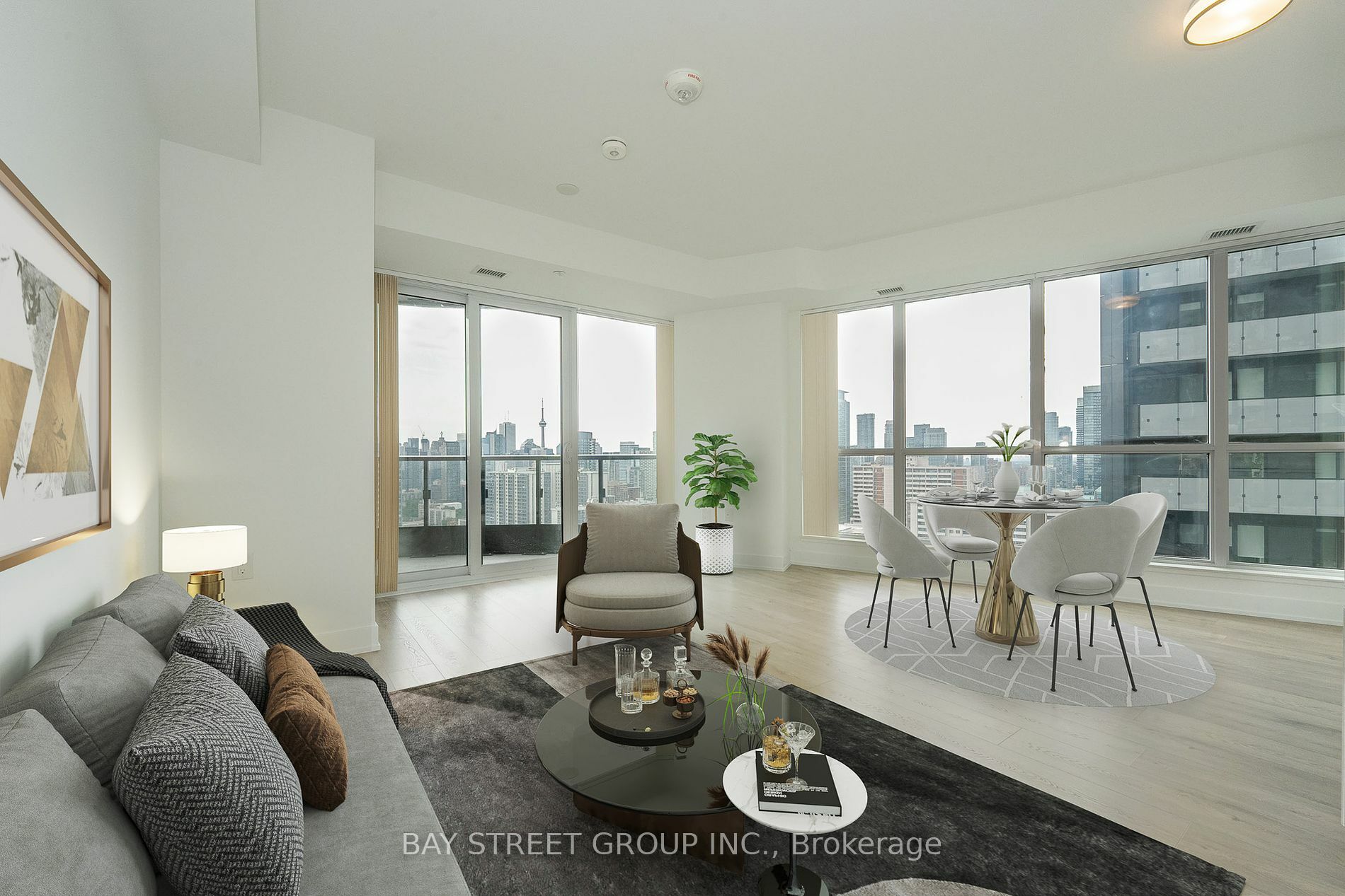 Property Photo:  585 Bloor St E 2922  ON M4W 0B3 