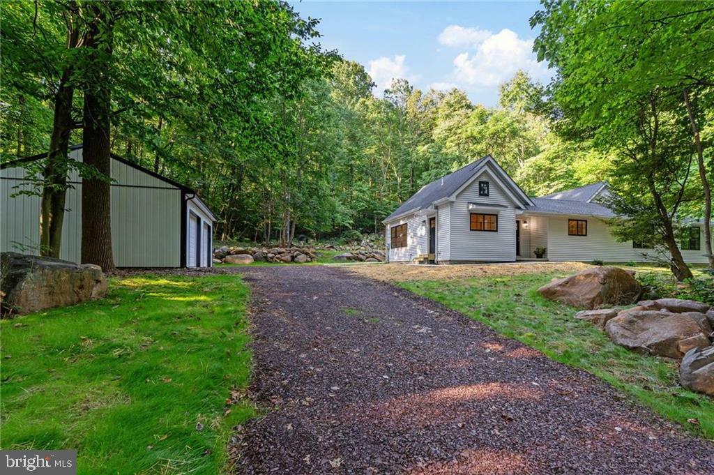 Property Photo:  980 State Road  PA 18036 