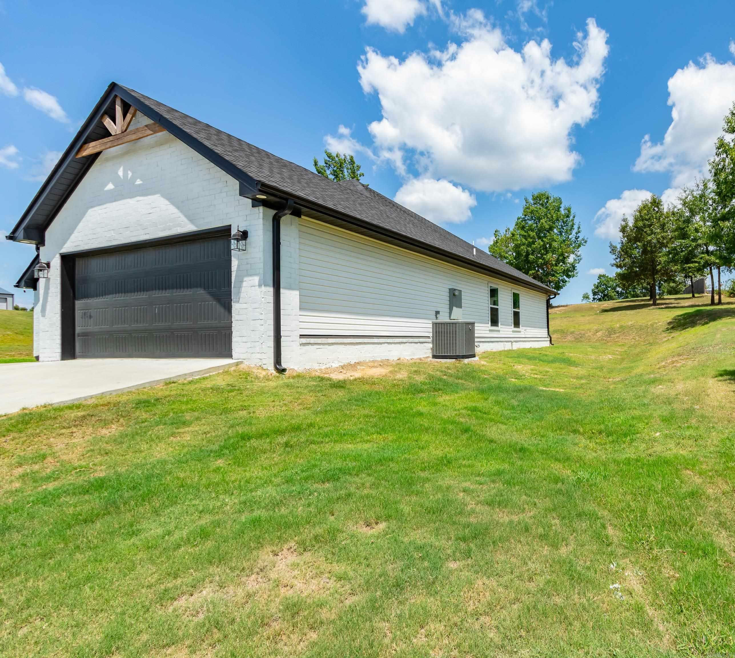 Property Photo:  2065 Creekwood Circle  AR 72011 