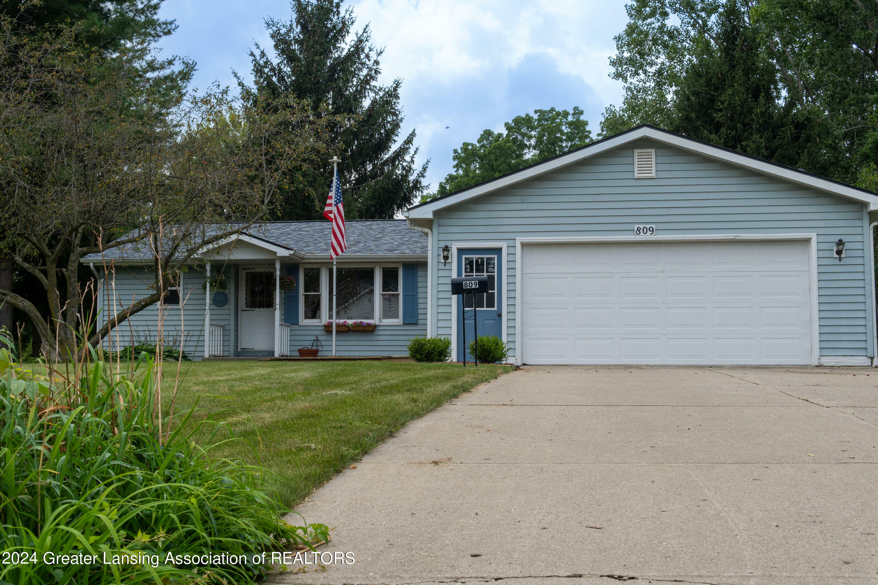 Property Photo:  809 Beech Street  MI 48849 