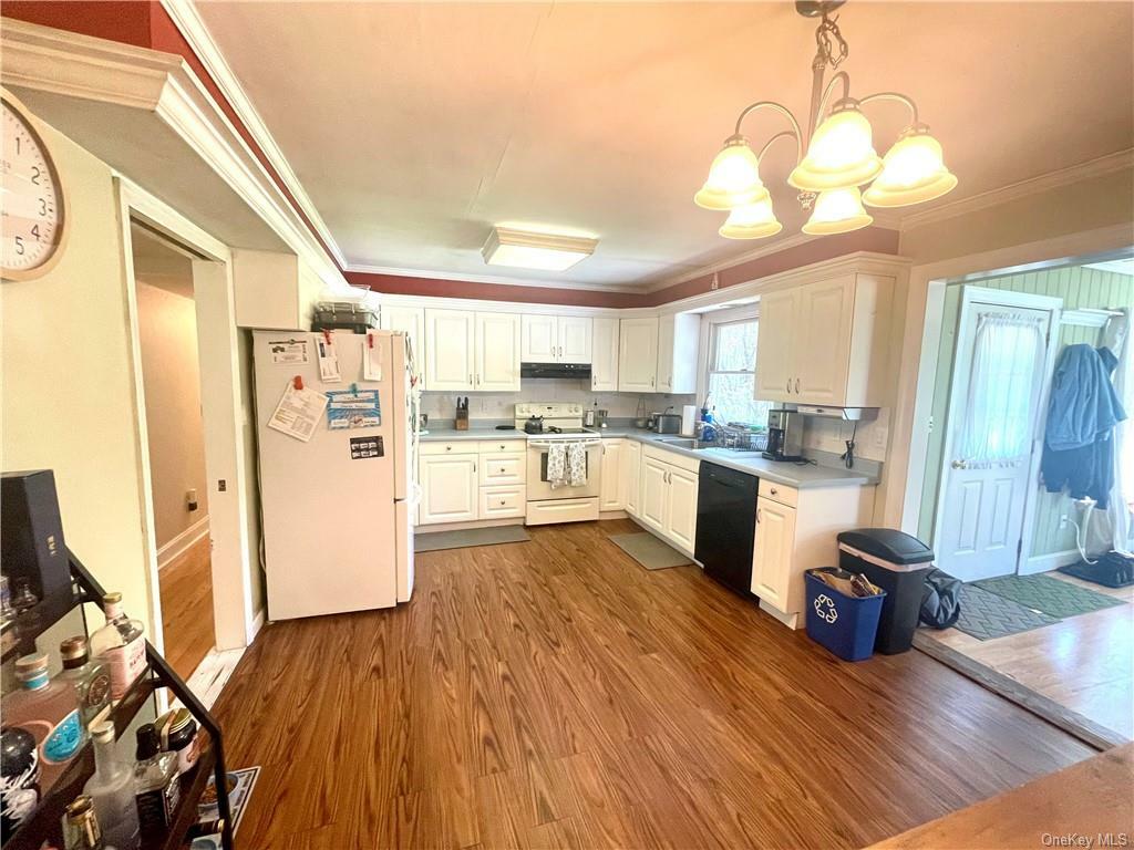 Property Photo:  565 N Quaker Lane  NY 12538 