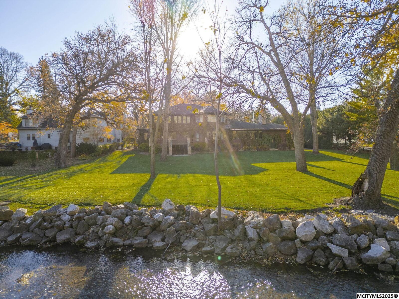 Property Photo: 125 N Crescent Dr IA 50401