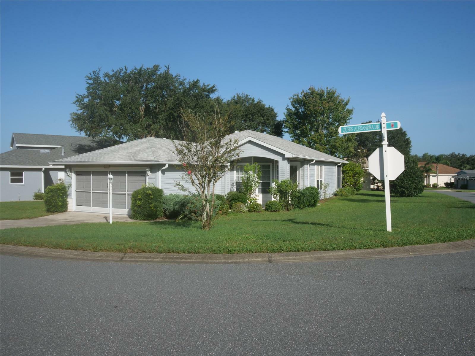 Property Photo:  20505 Queen Alexandra Drive  FL 34748 