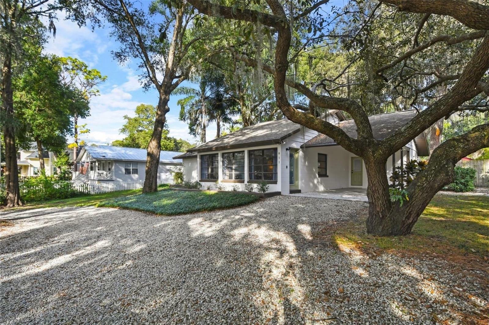 Property Photo:  811 Main Street  FL 34786 