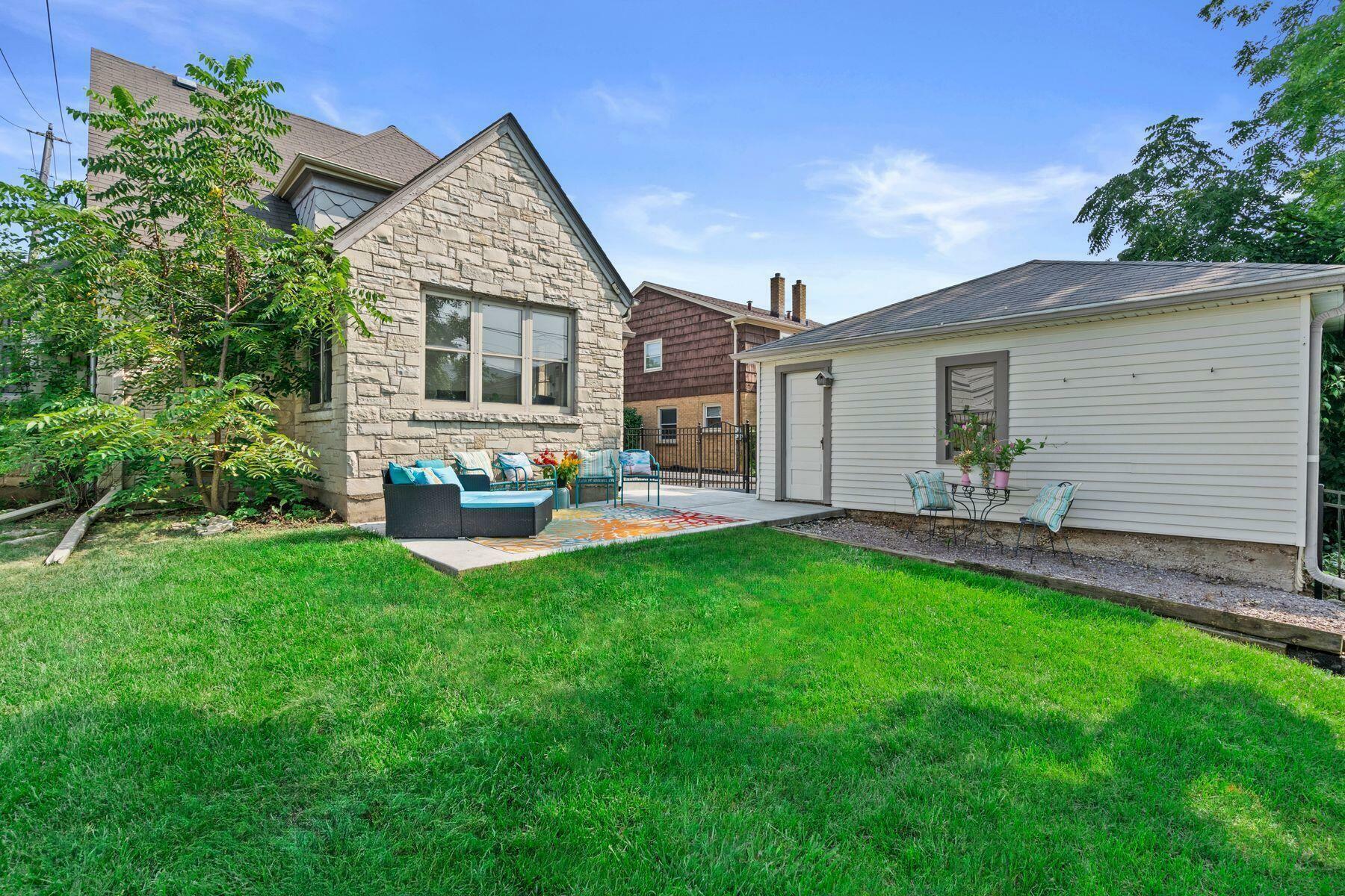 Property Photo:  8915 W Hawthorne Ave  WI 53226 