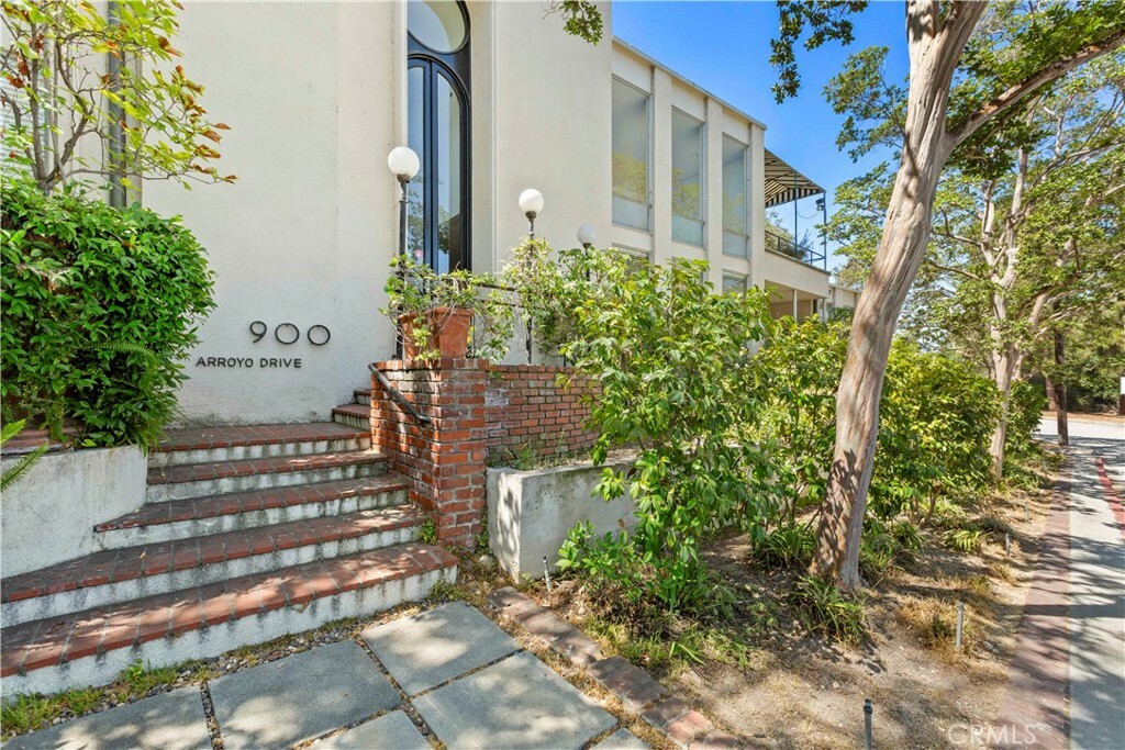 Property Photo: 900 Arroyo Drive 1 CA 91030