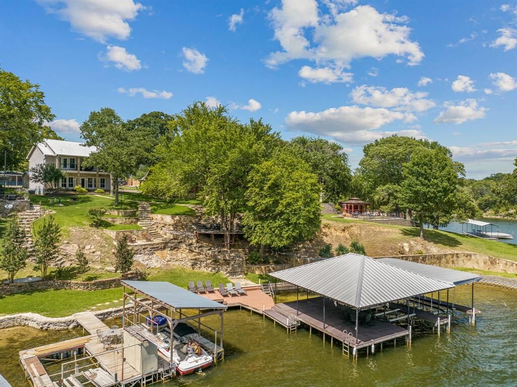 Property Photo:  62 Falls Creek Circle  TX 76240 