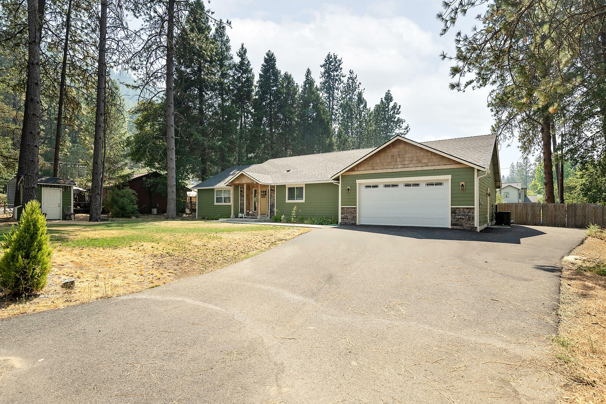 Property Photo: 138 Rogue Manor Place OR 97527