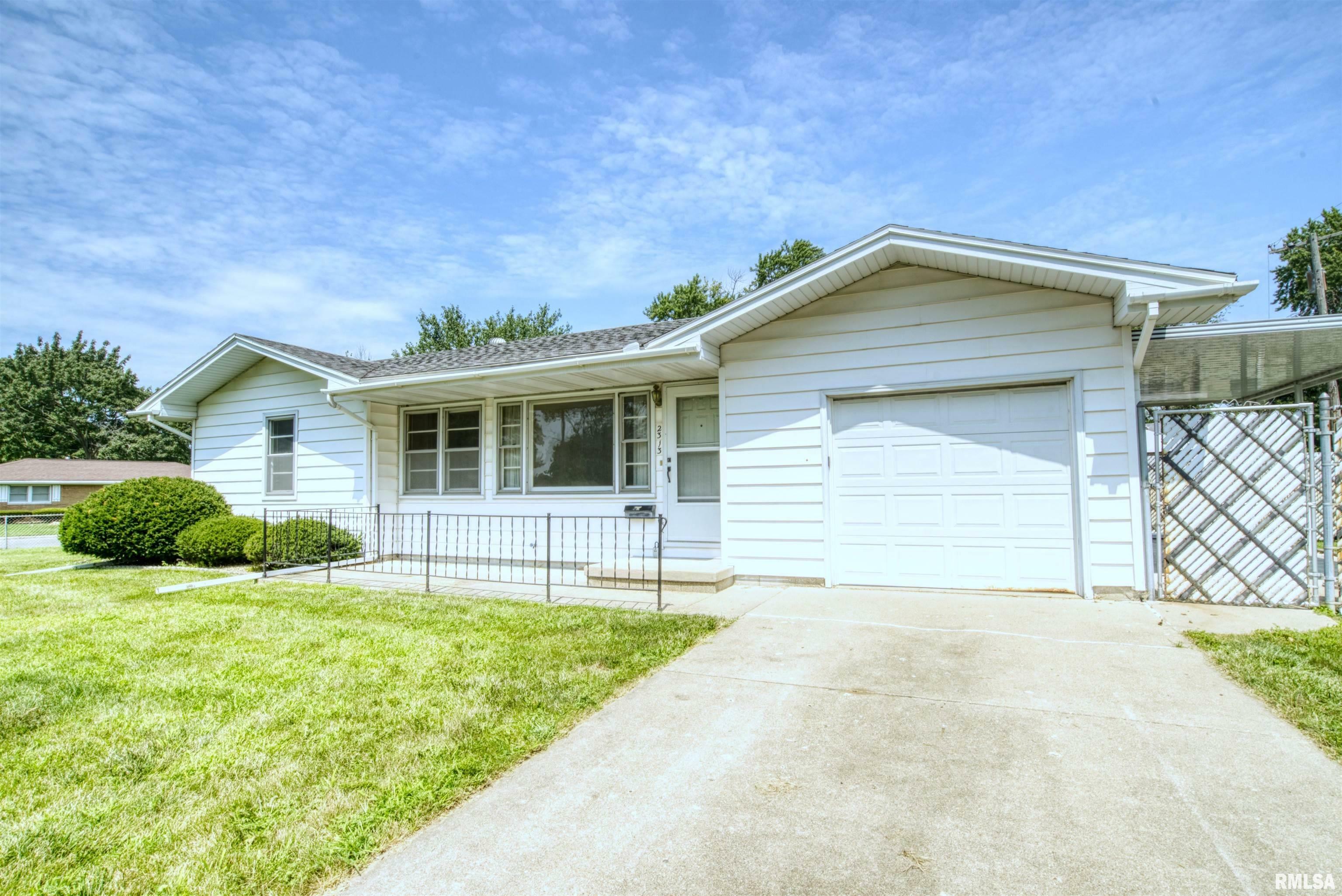 Property Photo:  2313 W Overbrook Drive  IL 61604 