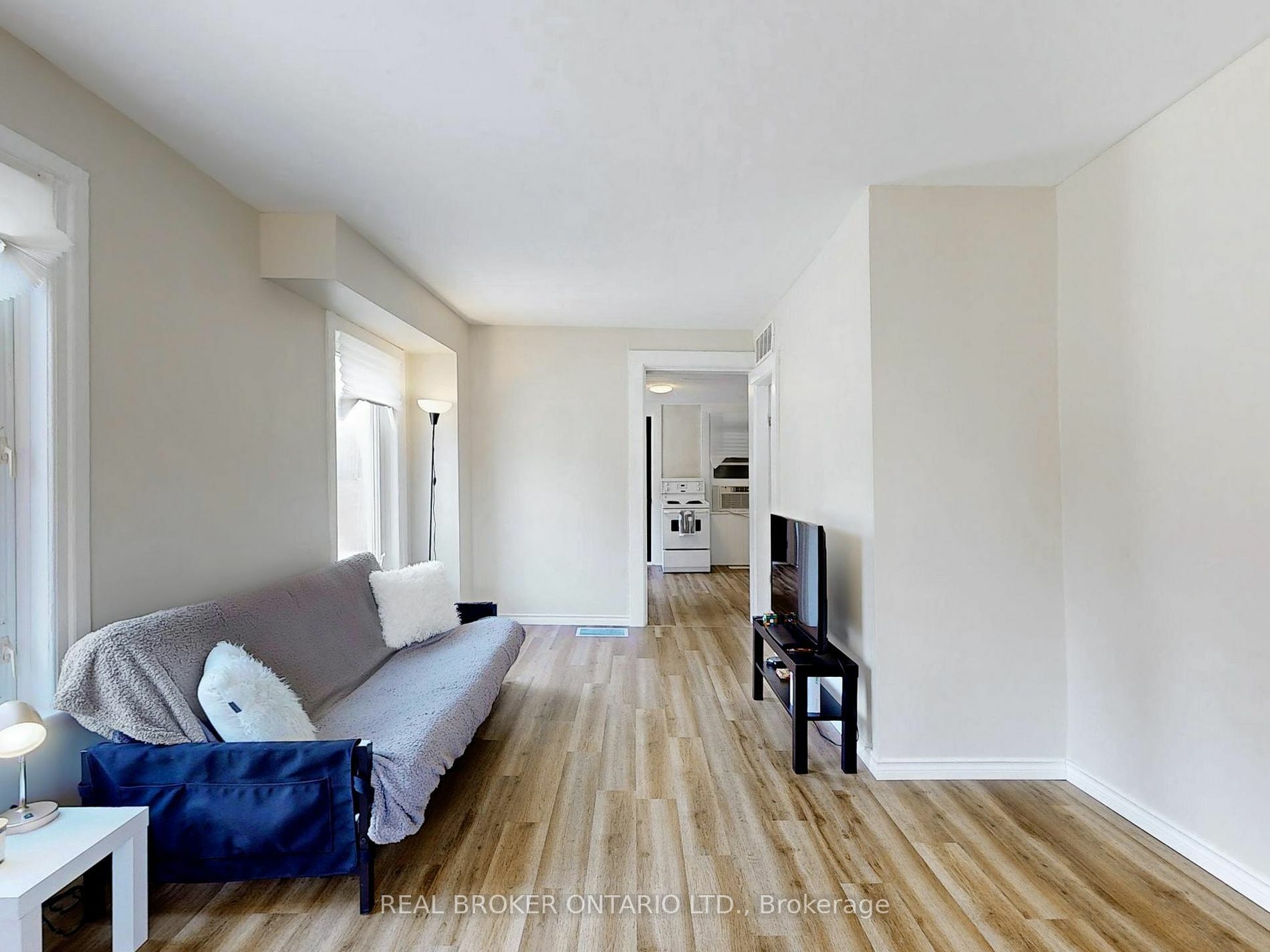 Property Photo:  247/249 Wolfe St  ON K9J 2L1 