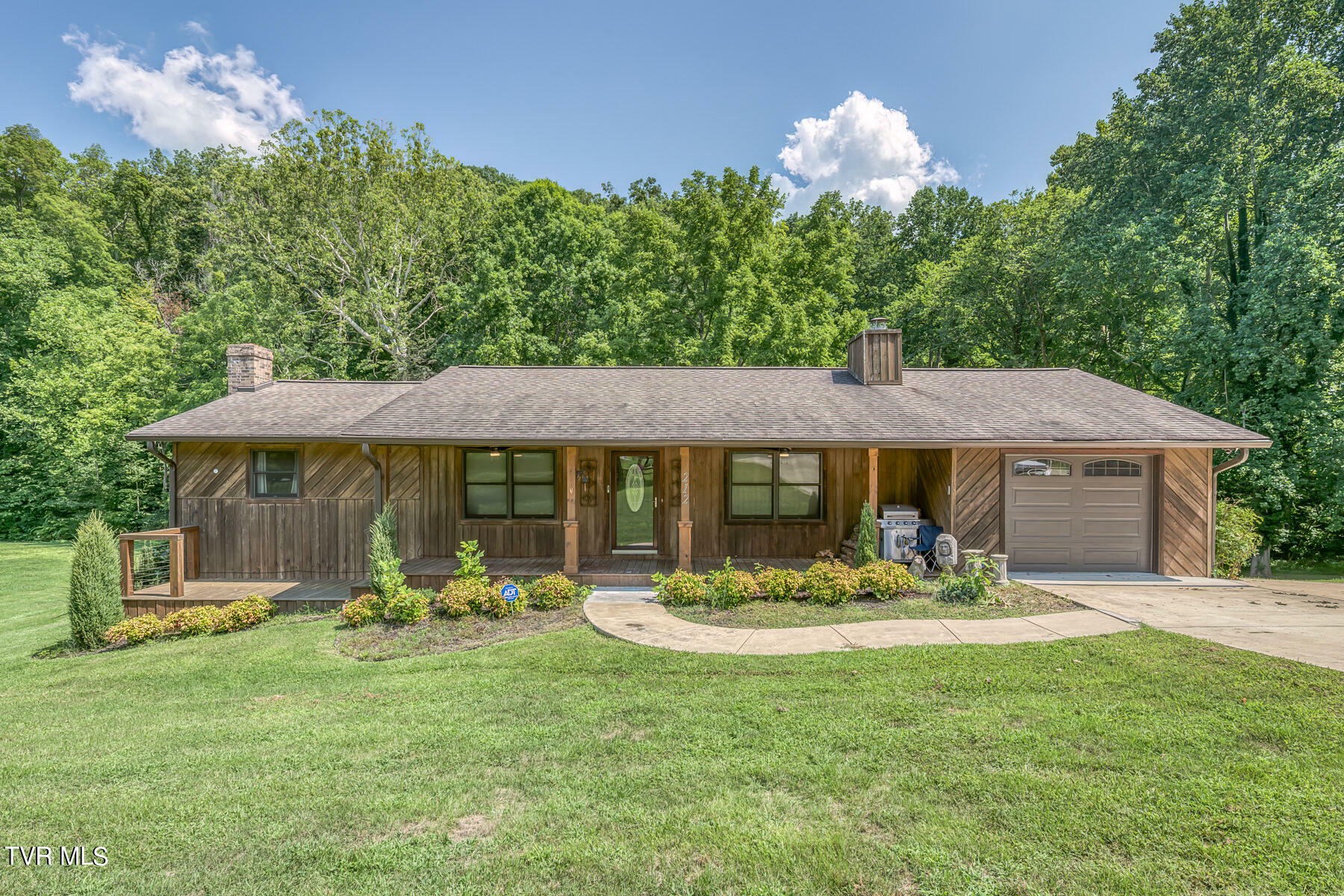 Property Photo:  212 Lake Forest Road  TN 37857 